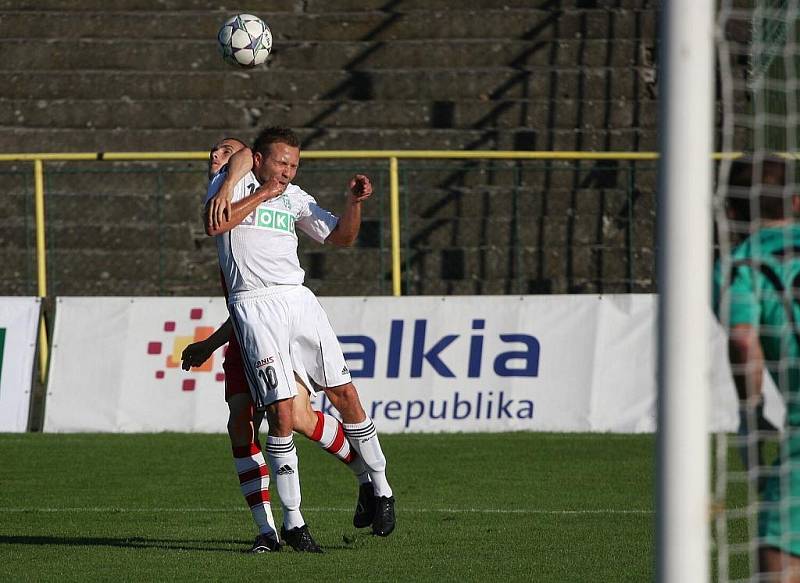 ZLATÉ TŘI BODY si přivel Varnsdorf (v červeném) za výhru 1:0 v Karviné.