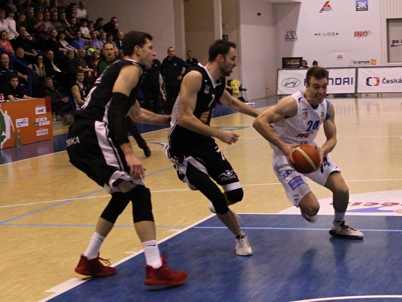 Ve druhém kole nadstavby basketbalové ligy přivítal Děčín mistrovský Nymburk.