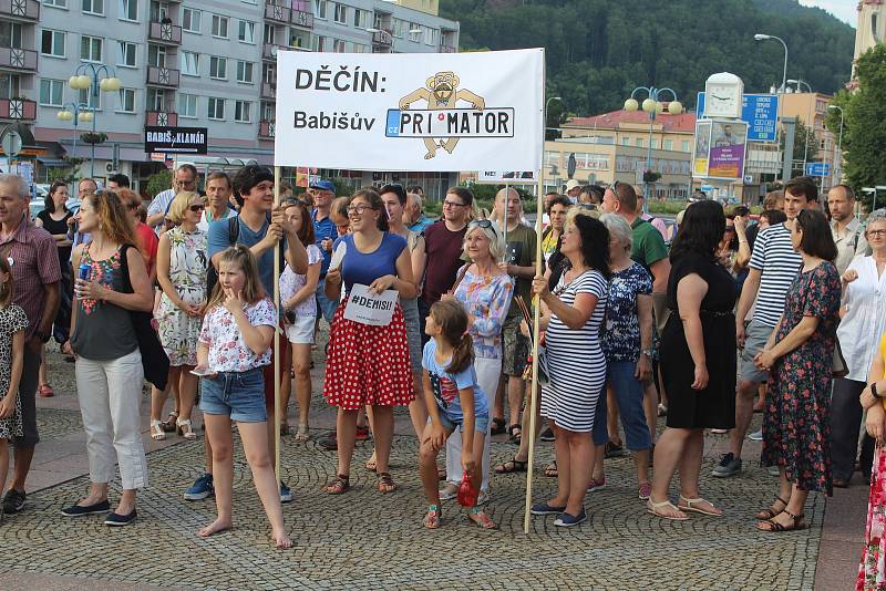 V Děčíně se sešli lidé na čtvrté demonstraci proti Andreji Babišovi.