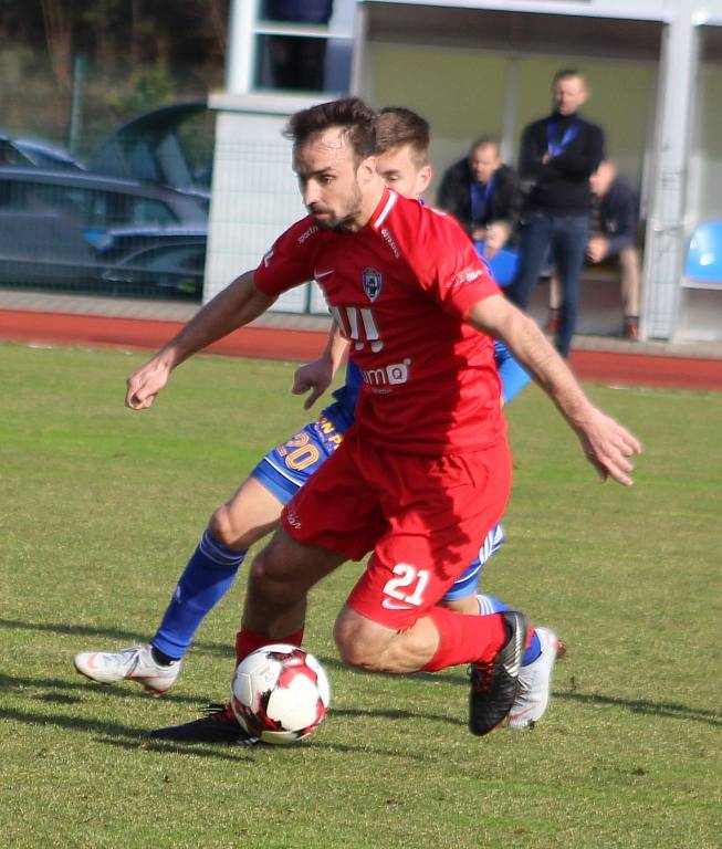 REMÍZA. Varnsdorf (v modrém) hrál s Vítkovicemi 0:0.