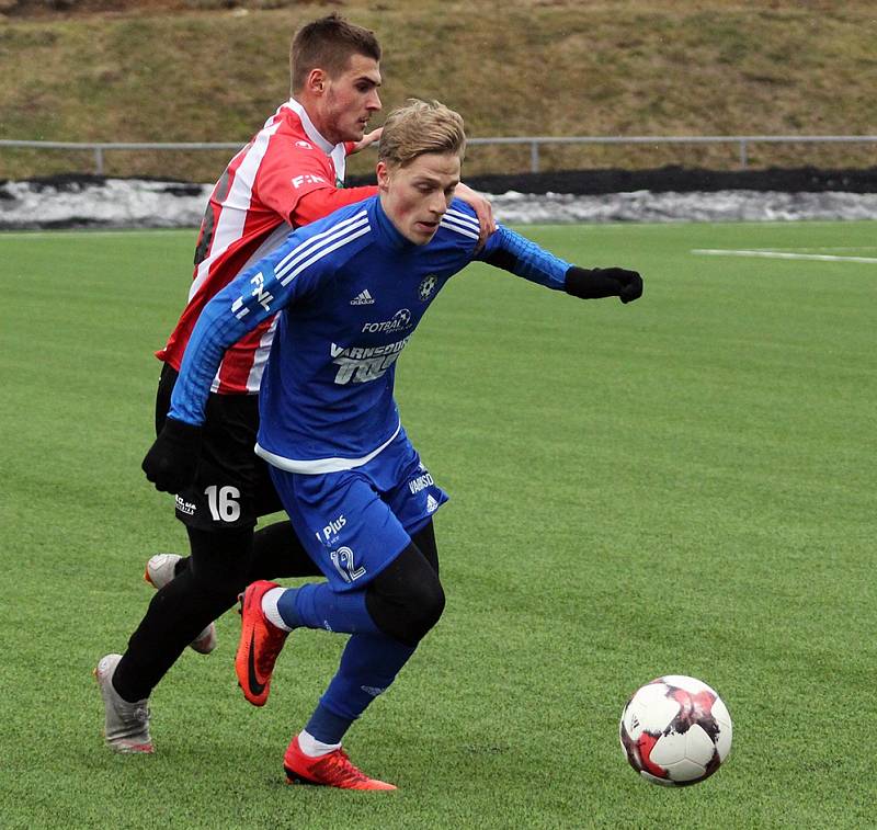 REMÍZA. Varnsdorf (v modrém) hrál s Viktorkou Žižkov 1:1.