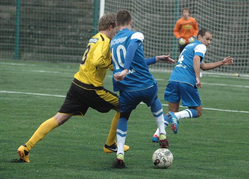 V PRVNÍ PŘÍPRAVĚ porazil FK Junior Děčín (ve žlutém) Českou Lípu 9:1.