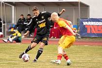 Fotbalisté Varnsdorfu (černá) doma podlehli pražské Dukle 0:1.