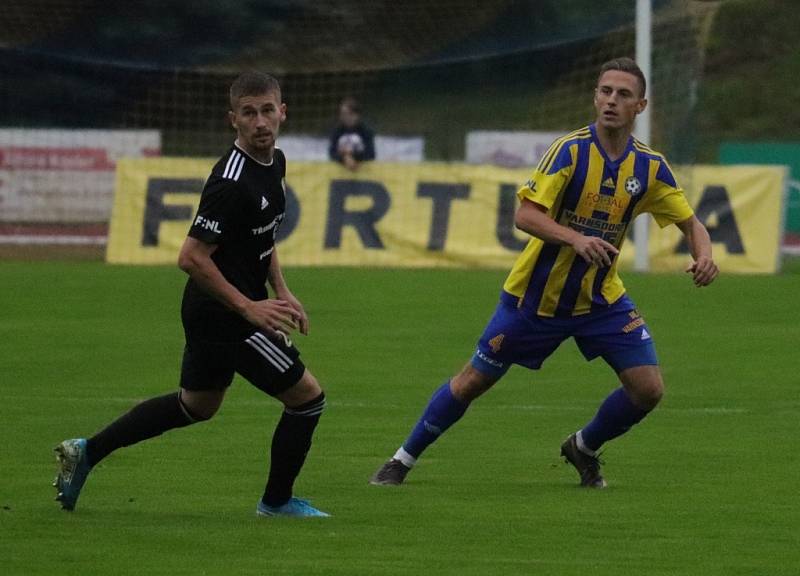 Varnsdorf (ve žlutém) porazil Třinec 1:0.