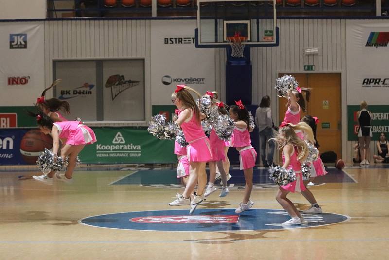 Basketbalisté Děčína doma porazili Ostravu a nadále drží v Kooperativa NBL první místo.