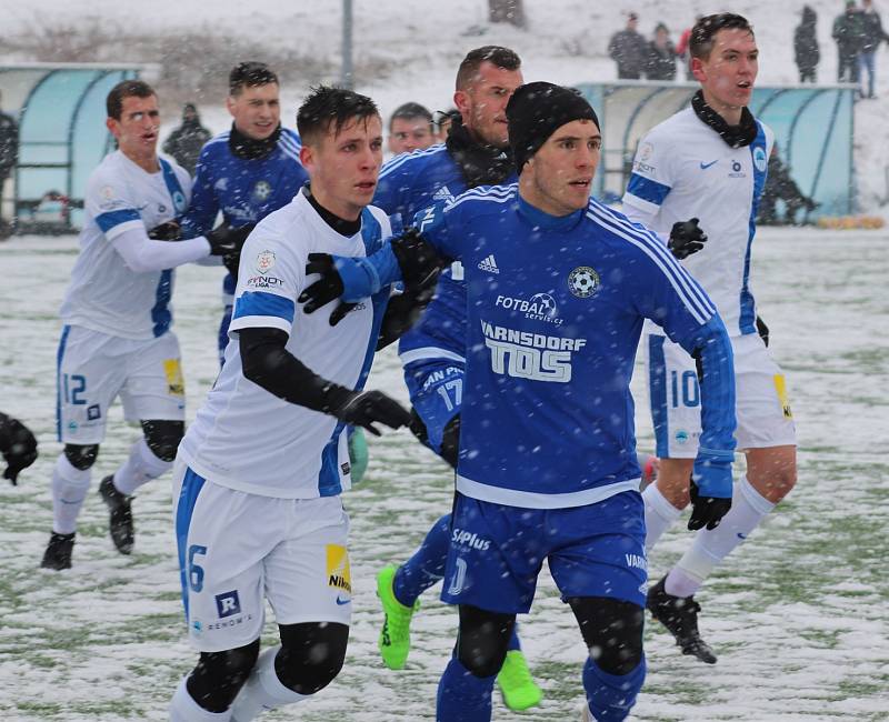 PŘÍPRAVA. Varnsdorf (v modrém) doma porazil Liberec U 21 5:2.