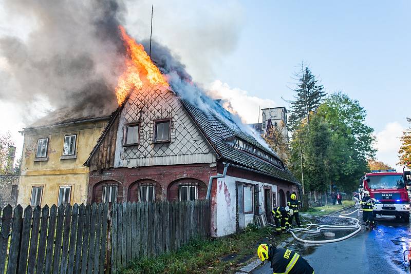 Ranní požár ve Varnsdorfu.