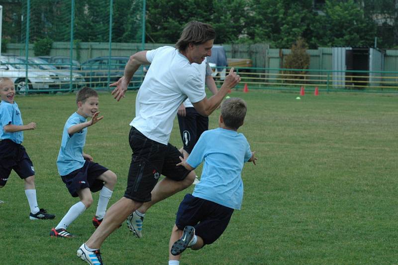 NAŠEL SI ČAS. Petr Voříšek při tréninku ve vlastní fotbalové akademii.
