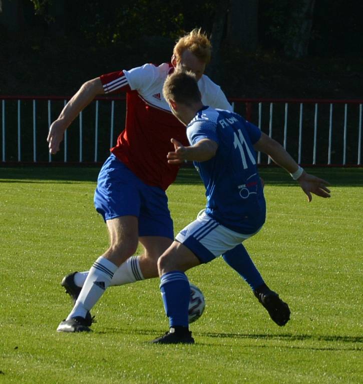 Derby. Jílové (modré dresy) vyhrálo na půdě Modré 4:1.