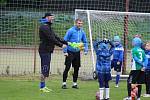 NÁVŠTĚVA. Tři fotbalisté FK Teplice navštívili trénink FAPV Děčín.