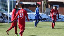 PŘÍPRAVA. Varnsdorf (v modrém) doma prohrál 1:2 proti Ústí nad Labem.