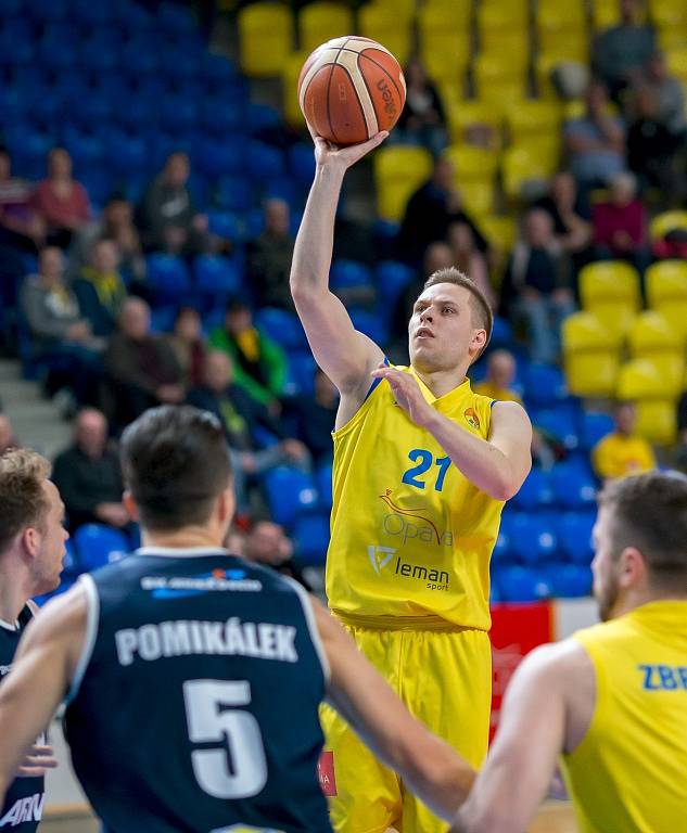 DALŠÍ KOLAPS. Děčínští basketbalisté ve druhé půli selhali a v Opavě nakonec prohráli.