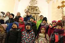 Česko zpívá koledy v kostele svatého Františka z Assisi