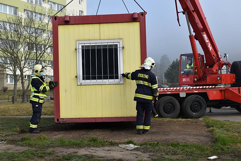 V nemocnici v Děčíně vyrostlo odběrové centrum pro testování na koronavirus.