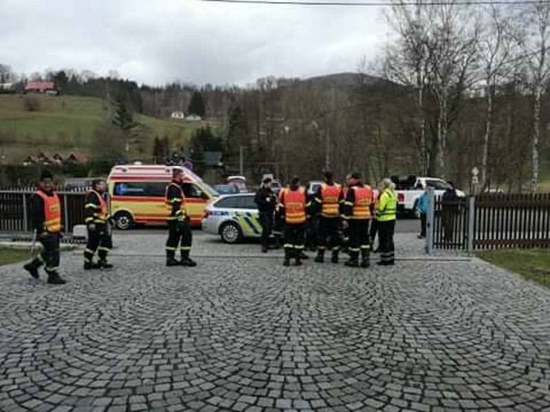 Hasiči v Kytlicích nacvičují na Jerusalema Dance Challenge