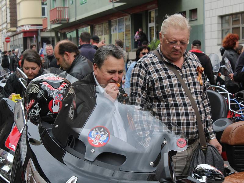 Motorkáři z několika evropských zemí projeli Děčínem.