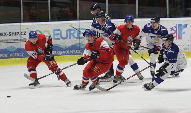 DĚČÍN VIDĚL REPREZENTACI. Česká hokejová reprezentace U 19 nestačila v Děčíně na Finsko a prohrála 1:2.