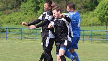 JASNÁ VÝHRA. Fotbalisté České Kamenice B (modrá) vyhráli 5:1 ve Františkově.