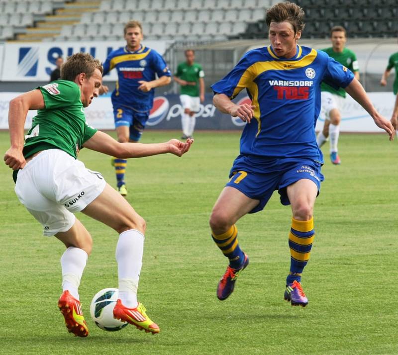 BRAVO! Fotbalisté Varnsdorfu (v modrém) vyhráli 2:1 v Jablonci.