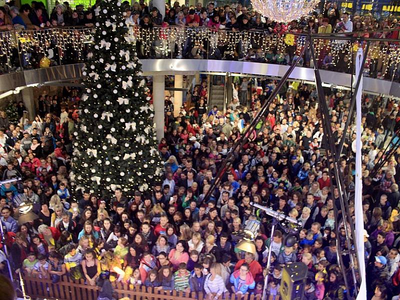Centrum Pivovar Děčín se naladilo vánočně.