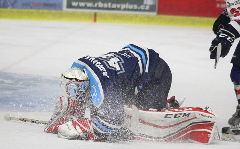 DEBAKL. Děčínští hokejisté doma vybouchli proti Vrchlabí, prohráli 2:11.