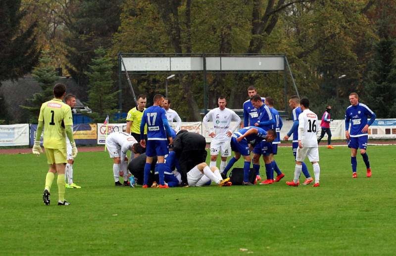 DERBY. Fotbalisté Varnsdorfu (v modrém) doma porazili Ústí nad Labem 1:0.