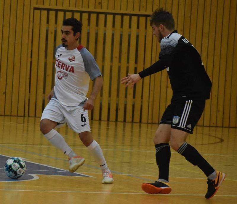 Futsalisté České Lípy (tmavé dresy) doma podlehli Teplicím 1:4.