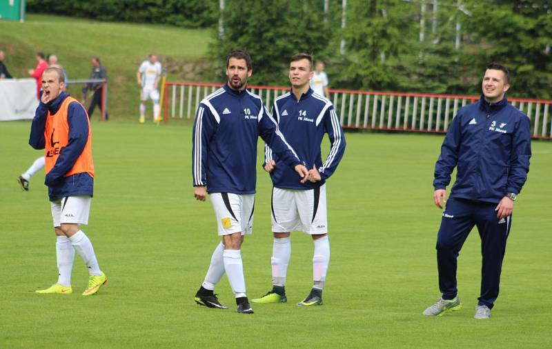 REMÍZA 2:2 se zrodila ve velkém derby mezi Modrou a Jílovým. Na penalty pak vyhrálo 5:4 Jílové.