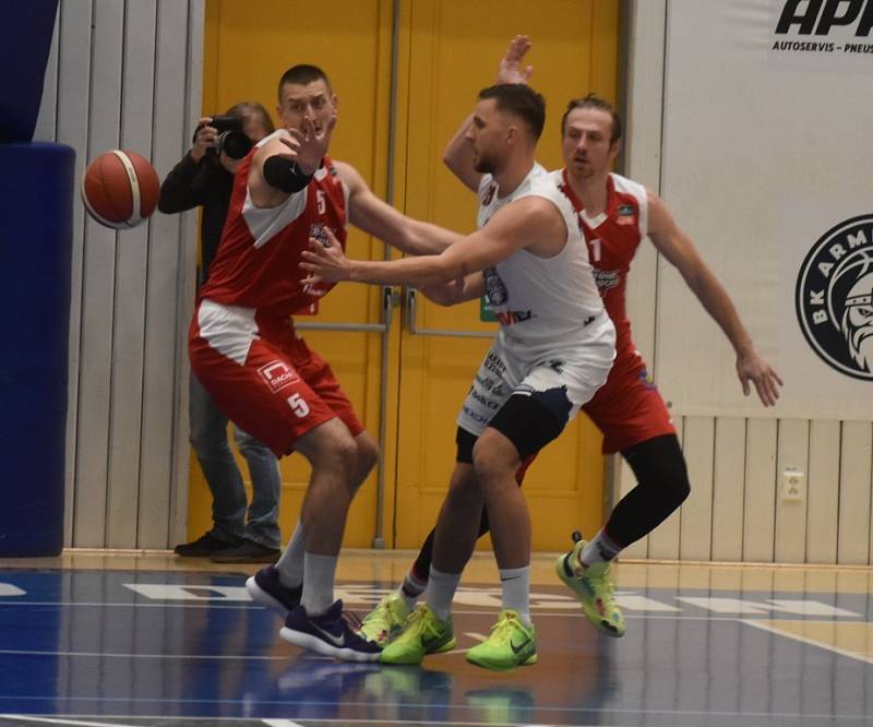 Děčínští basketbalisté doma porazili Olomoucko.