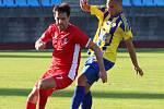 Fotbalisté Varnsdorfu (ve žlutém) doma remizovali s Blanskem 1:1.