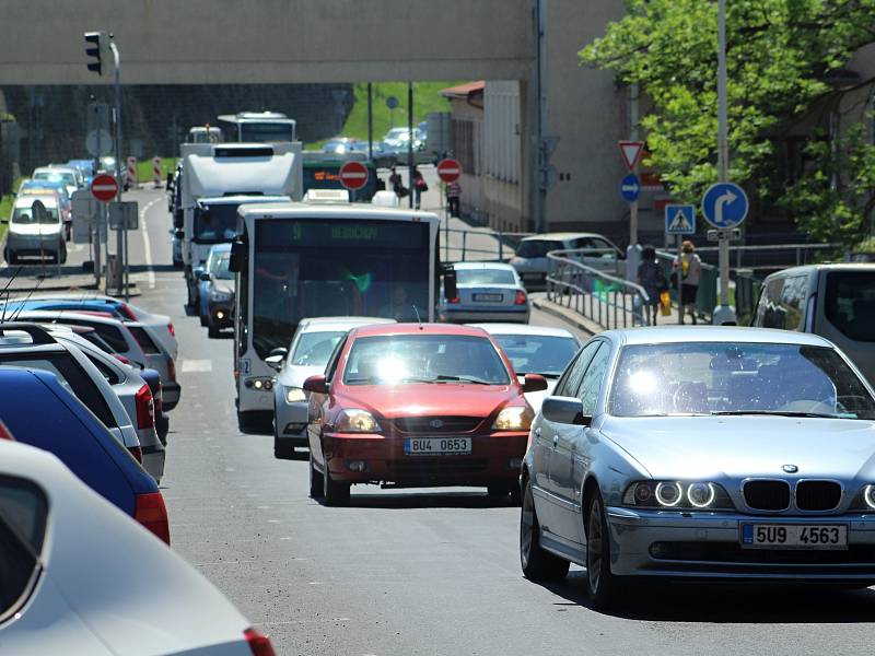 Dopravní situace je v Děčíně kvůli řadě uzavírek velmi komplikovaná.