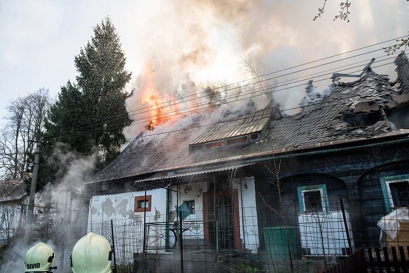 U Šluknova hořela vietnamská tržnice.