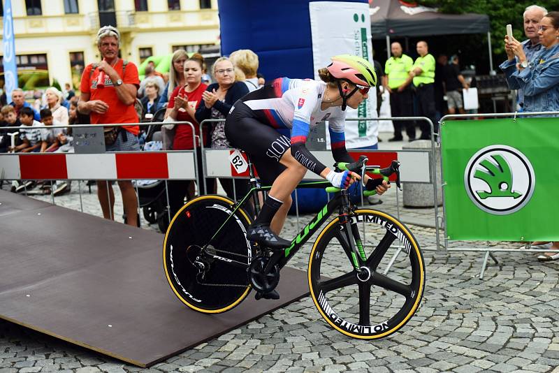 Letošní Tour de Feminin má za sebou první etapu. Čtvrteční časovku vyhrála Vittoria Bussi z Itálie.