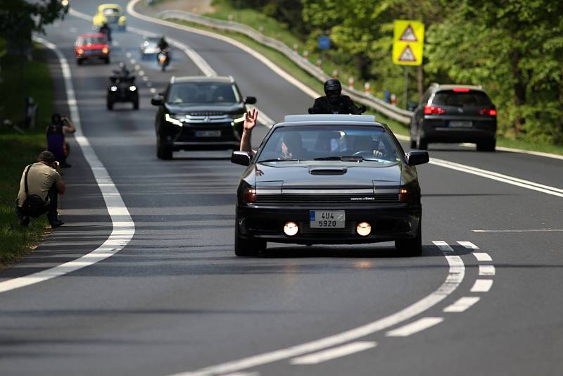 Na Šébru se konaly tradiční závody motoristických veteránů.