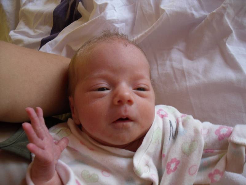 Mamince Veronice Šikolové z Děčína se 29. srpna v 11.20 narodila v děčínské nemocnici dcera Karolínka Tomášková. Měřila 47 cm a vážila 2,16 kg.