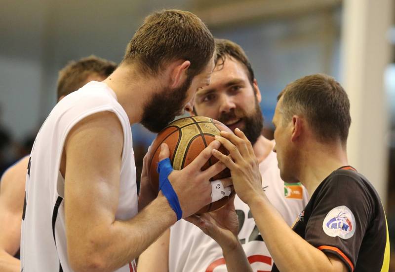 BASKETBALOVÁ NIRVÁNA! Děčínští Válečníci v pátém semifinále porazili Prostějov, v sérii zvítězili 3:2 a ve finále je čeká Nymburk!