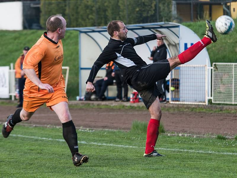 ČESKÁ KAMENICE (v oranžovém) vyhrála v Rumburku jasně 3:0!