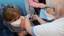 Mobilní očkovací tým v Krásné Lípě na Děčínsku.