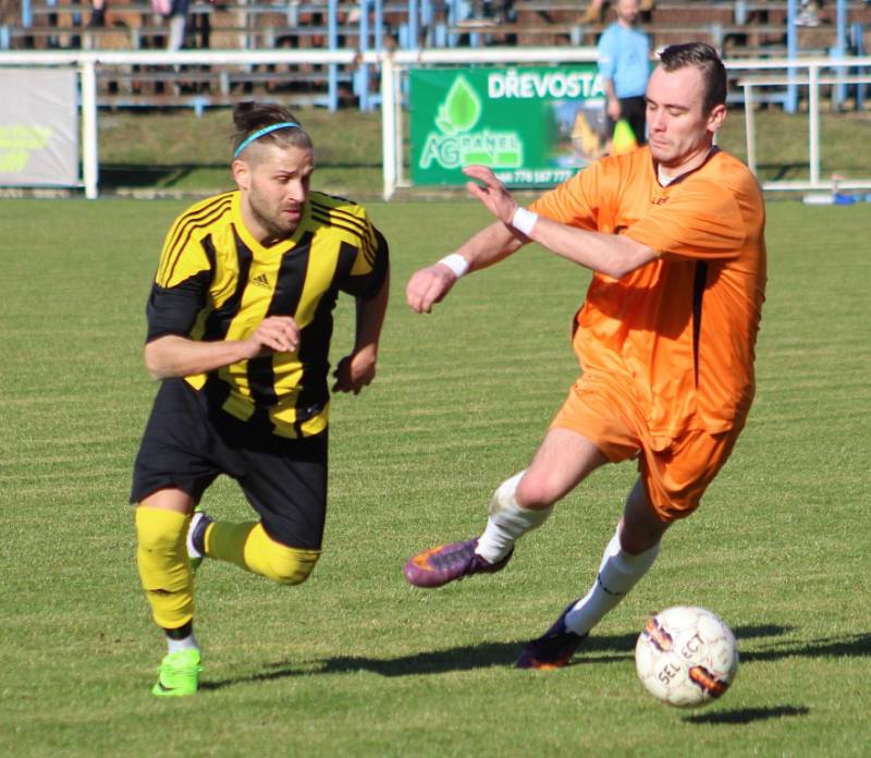 PARÁDA! Benešov (oranžové dresy) doma přejel Proboštov 5:0.