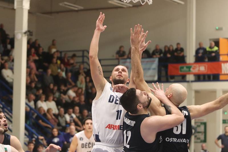 Basketbalisté Děčína doma porazili Ostravu a nadále drží v Kooperativa NBL první místo.