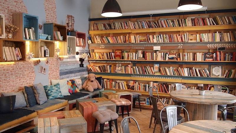 Děčínská kavárna Coffee and Books.