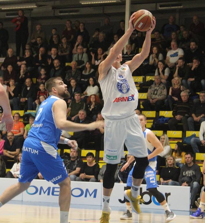 LOUČENÍ. Děčínští basketbalisté se s rokem 2019 rozloučili vítězstvím nad Ostravou.