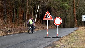 Uzavřená silnice z Mlýnů do Kytlic. Únor 2023