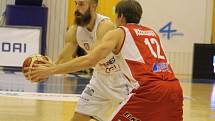 BYLY TO NERVY! Děčínští basketbalisté doma porazili Pardubice 74:73.