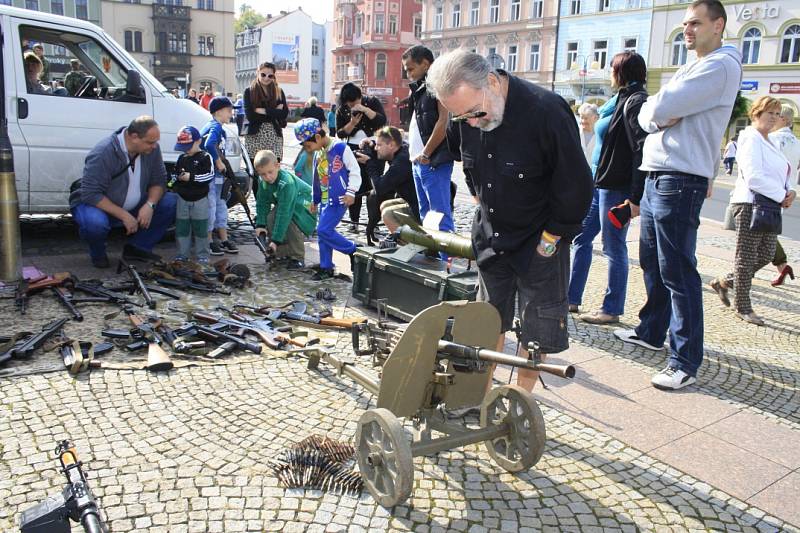 Příslušníci aktivních záloh oslavili v Děčíně desáté výročí vzniku své jednotky.