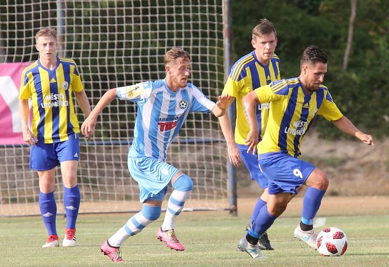 PŘEKVAPENÍ. Varnsdorf (v modrém) prohrál s Litoměřickem 0:2.