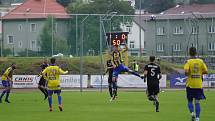 Varnsdorf (ve žlutém) porazil Třinec 1:0.