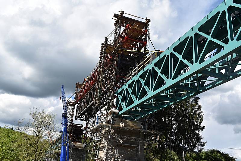 Rekonstrukce Vilémovského viaduktu nabírá zpoždění.