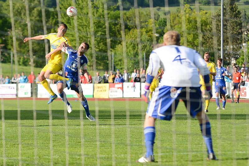 Varnsdorfští fotbalisté slaví po remíze s Olomoucí historický postup do první ligy.