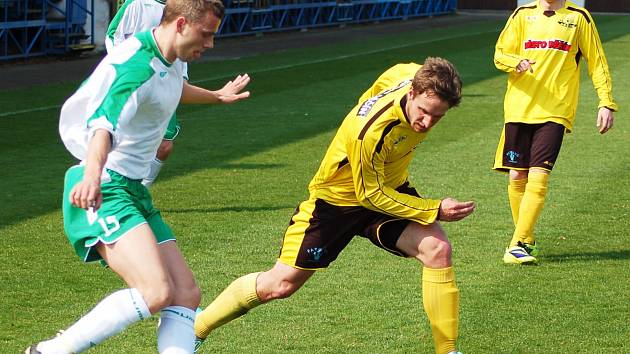 FOTBALISTÉ JUNIORU DĚČÍN (ve žlutém Doksanský a Murdych) vyhráli v Blšanech 5:3.